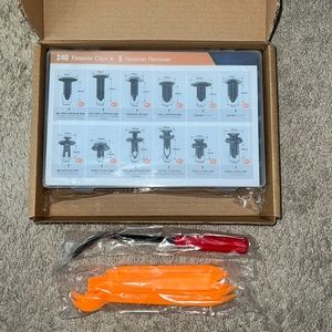 Car Parts - 240 Fastener Retainer Clips + 5 Fastener Remover